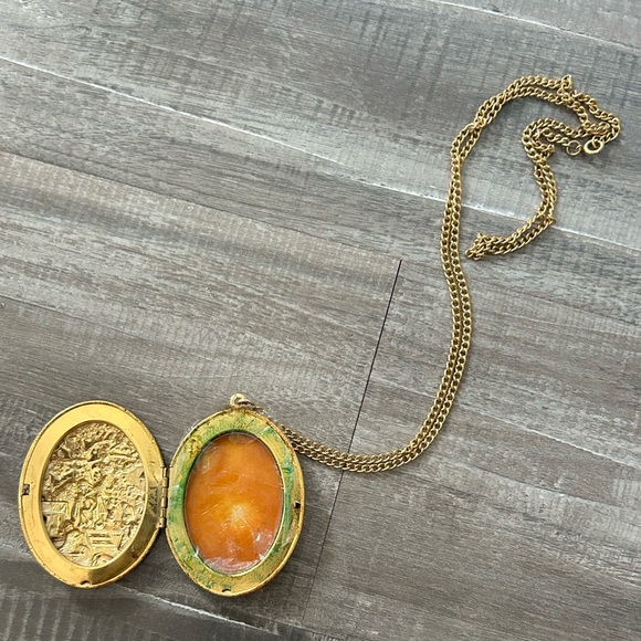 Vintage Revlon Intimate Heirloom Solid Perfume Locket Pendant 30”Chain Gold Tone - Picture 4 of 4